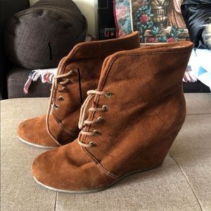 Missy Wedge Brown Boots slightly used